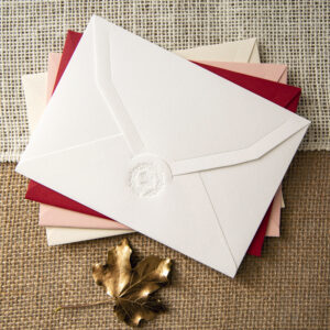 Embossed Laurel Envelope 18 × 13 cm (pack of 25)
