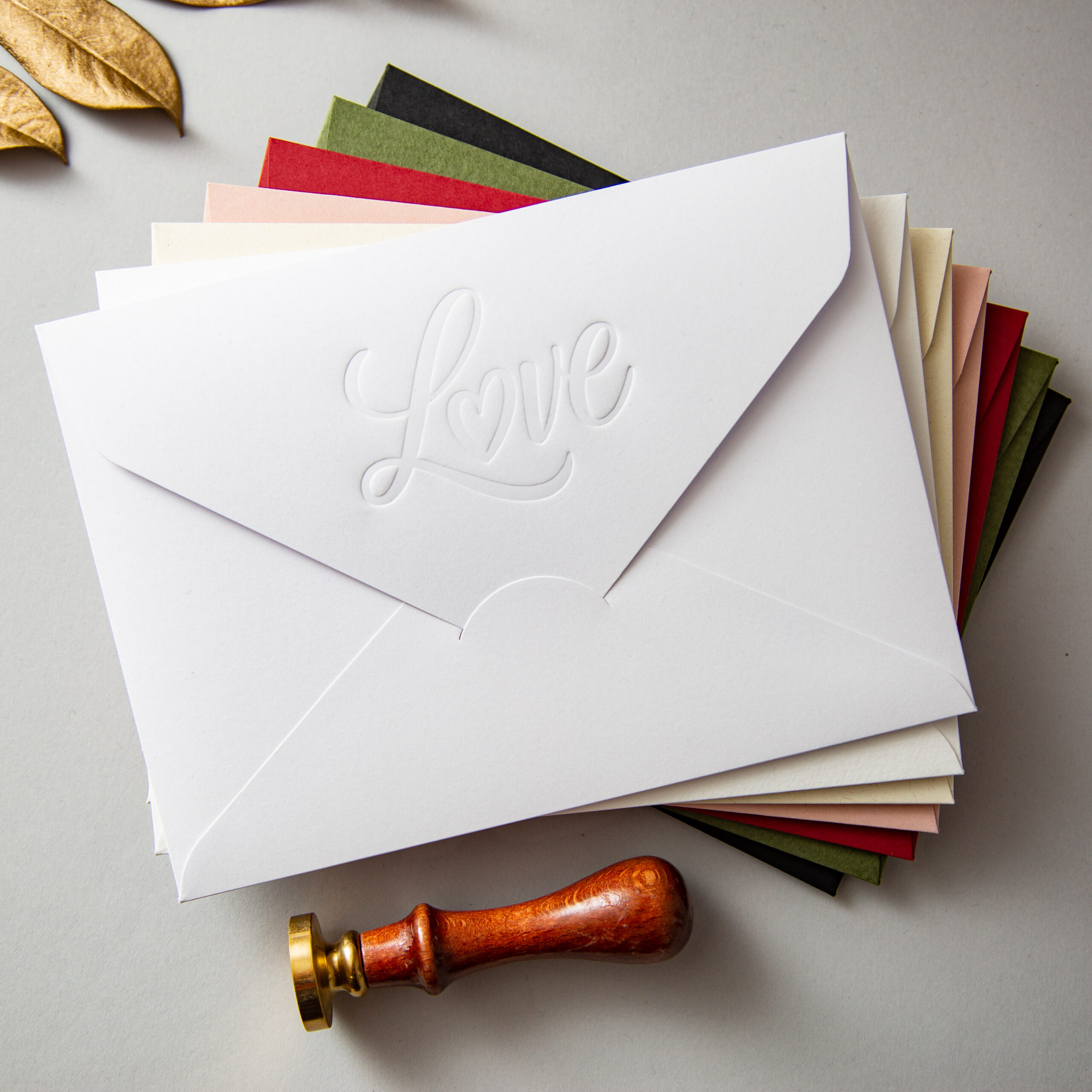 Love Embossed Envelope 18 × 13 cm (pack of 25) - Image 2