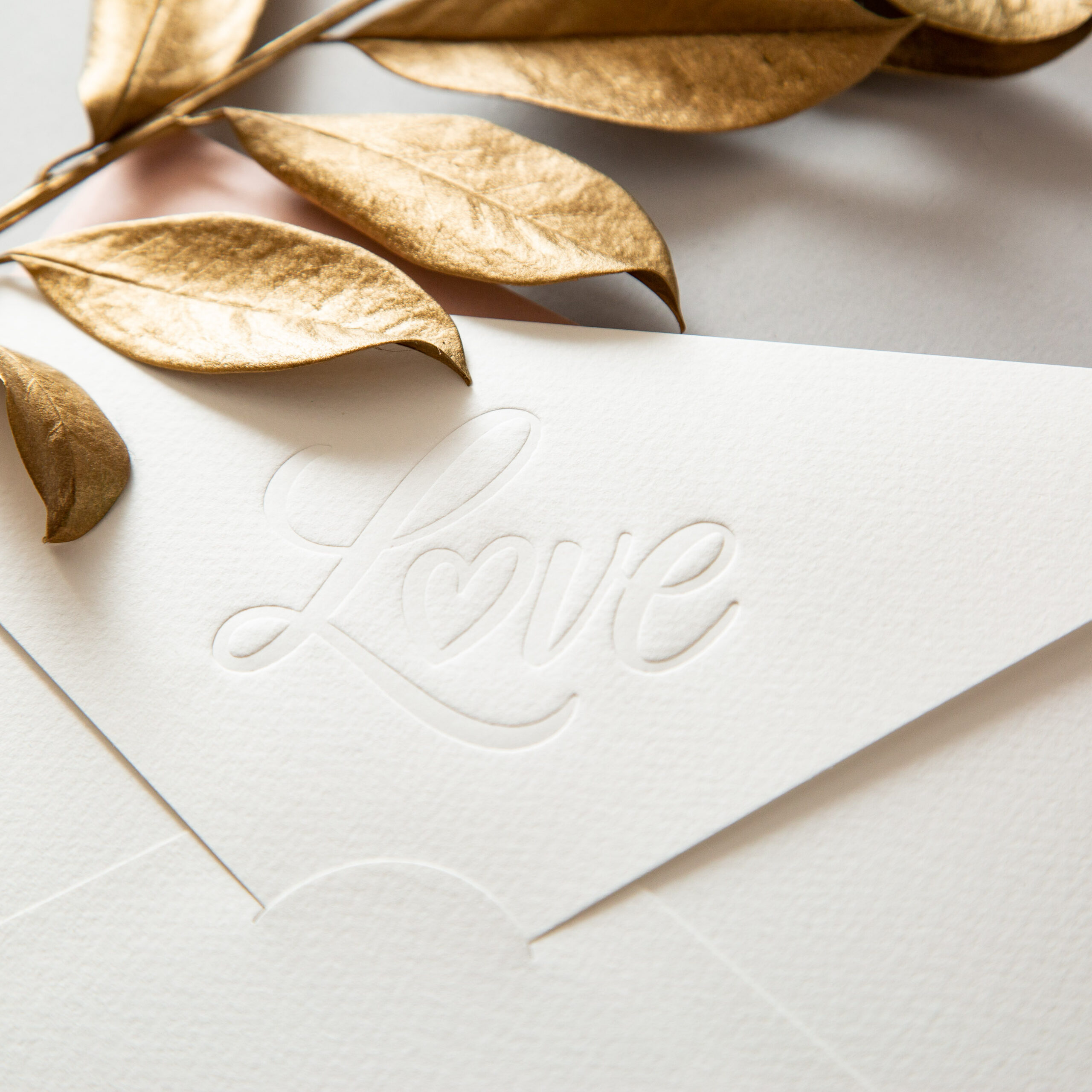 Love Embossed Envelope 18 × 13 cm (pack of 25) - Image 3