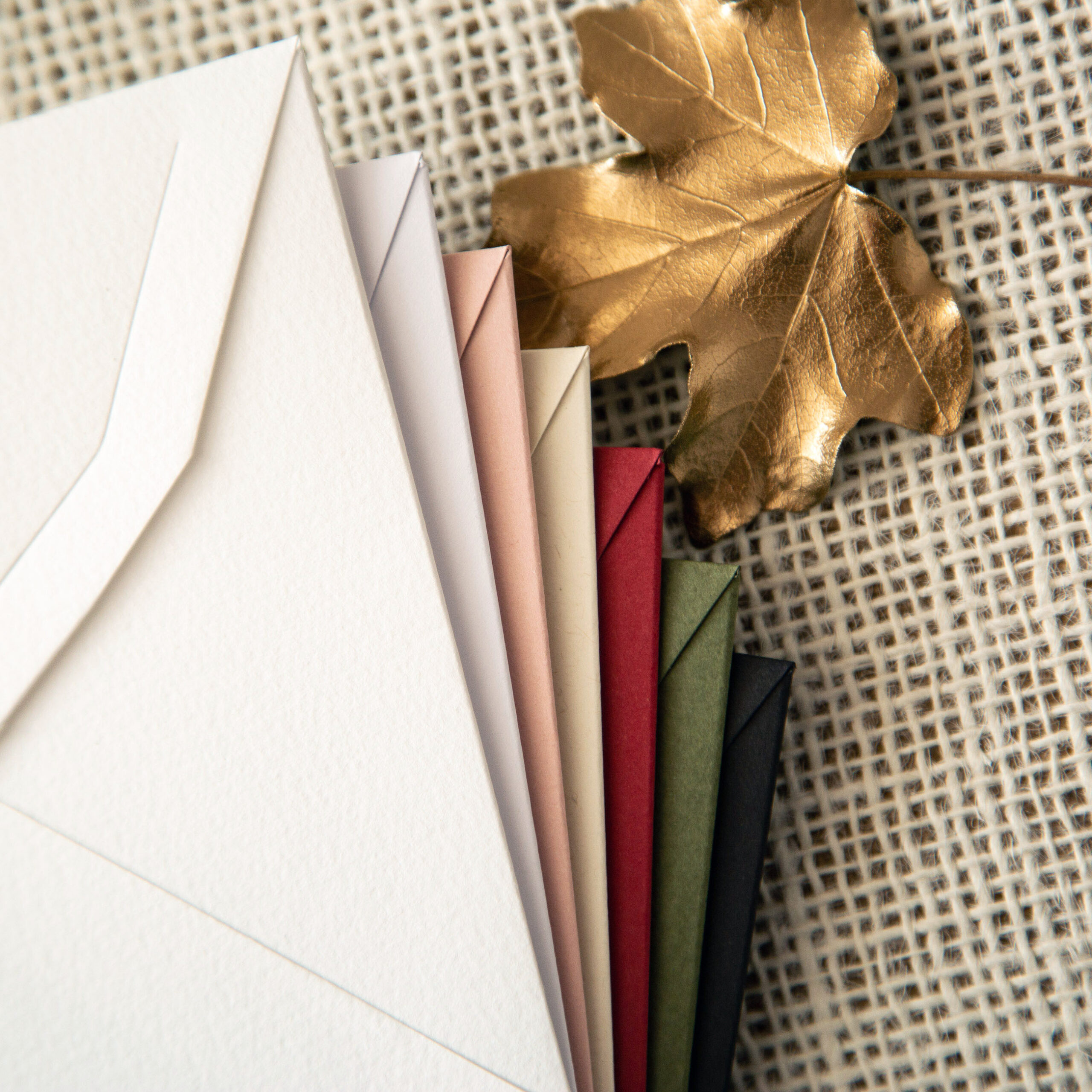 Embossed Laurel Envelope 18 × 13 cm (pack of 25) - Image 5