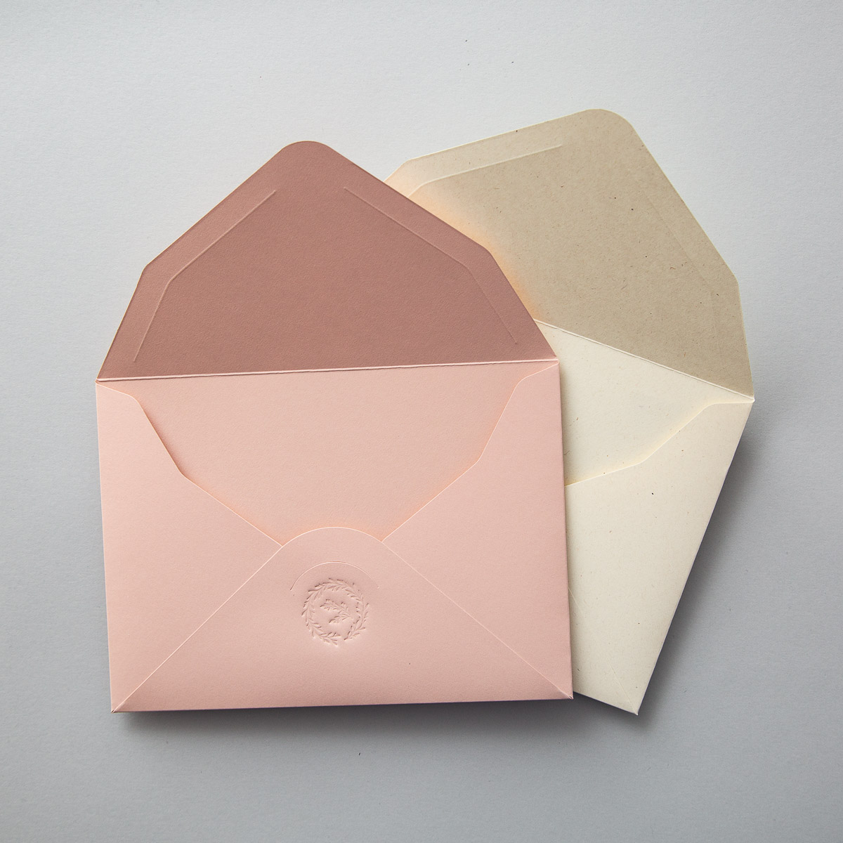 Embossed Laurel Envelope 18 × 13 cm (pack of 25) - Image 7